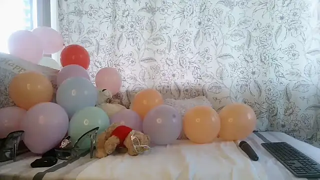 Snapshot of Charlie-Crawford chatting on April 2026 08:26:01 AM Charlie-Crawford online show from April 2026 08:26:01 AM