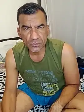 Snapshot of Daddy1972 chatting on February 2025 08:37:01 PM Daddy1972 online show from February 2025 08:37:01 PM