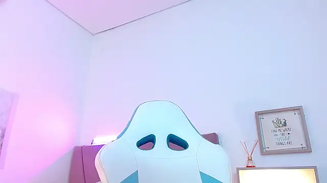 PIA STONE online show from March 2025 07:54:01 PM