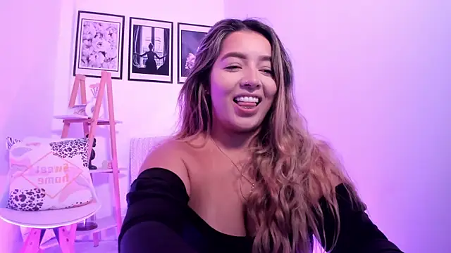 sofihill01 online show from April 2026 01:42:02 AM