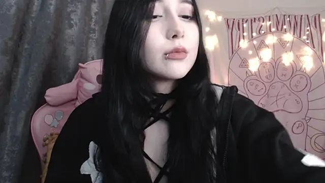 Snapshot of Holy420lolii chatting on December 2024 05:44:02 PM Holy420lolii online show from December 2024 05:44:02 PM