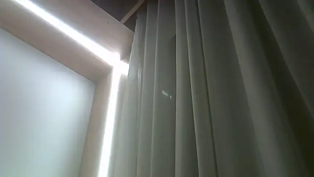 Skinny-Kitten online show from November 2025 12:22:01 AM