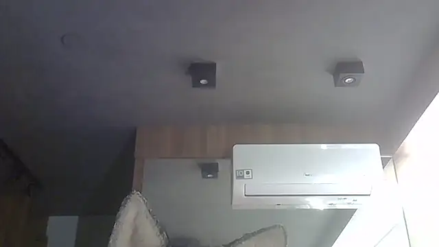 Skinny-Kitten online show from December 2025 10:38:01 PM