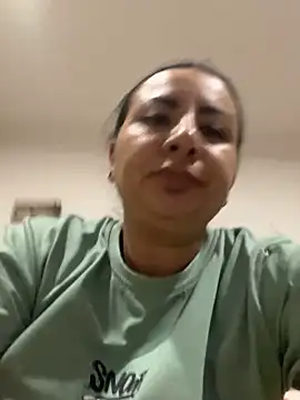 Abril Luv online show from September 2025 11:39:02 PM