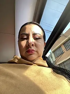 Abril Luv online show from October 2025 12:23:02 PM