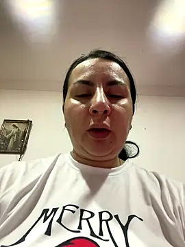 Abril Luv online show from October 2025 01:30:02 AM