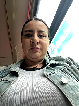 Abril Luv online show from October 2025 12:09:01 PM