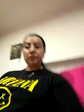 Abril Luv online show from November 2025 12:57:02 AM