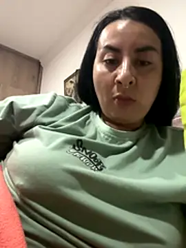 Abril Luv online show from December 2025 01:21:02 AM