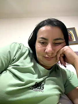 Abril Luv online show from December 2025 01:22:02 AM