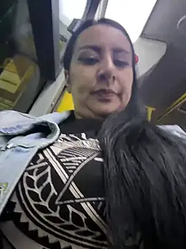 Abril Luv online show from January 2026 12:37:01 AM