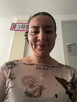Abril Luv online show from May 2026 01:06:01 PM