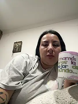 Snapshot of Abril_Luv chatting on July 2026 01:07:01 AM Abril Luv online show from July 2026 01:07:01 AM