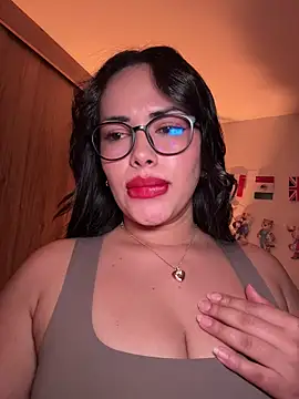 Snapshot of andra_rose chatting on July 2026 11:00:01 PM andra rose online show from July 2026 11:00:01 PM