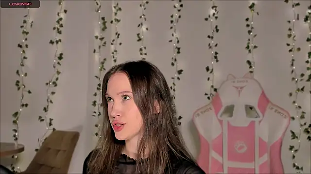 Amelia Lein online show from November 2025 12:20:01 AM