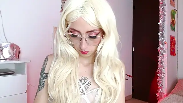 Snapshot of alisseallie chatting on December 2024 04:34:02 AM alisseallie online show from December 2024 04:34:02 AM