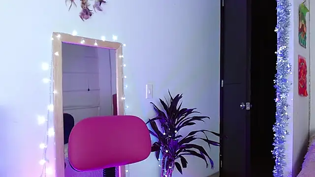 Snapshot of alisseallie chatting on December 2024 03:36:02 AM alisseallie online show from December 2024 03:36:02 AM