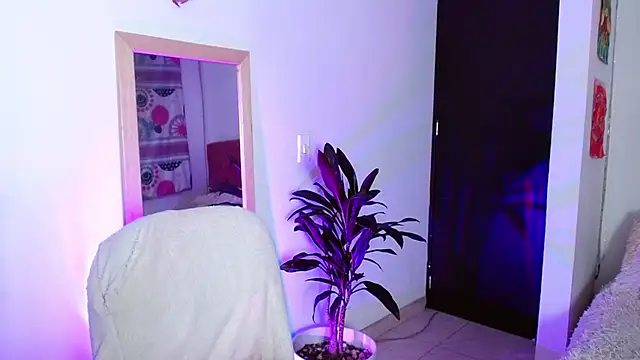 Snapshot of alisseallie chatting on March 2025 11:25:01 PM alisseallie online show from March 2025 11:25:01 PM