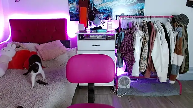 Snapshot of alisseallie chatting on September 2025 08:42:01 PM alisseallie online show from September 2025 08:42:01 PM