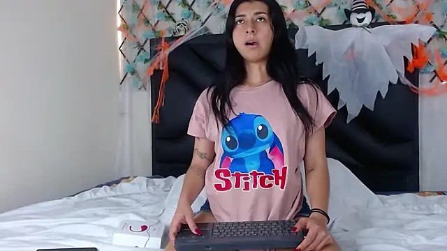 EmmaWilliamss online show from October 2025 04:47:01 PM