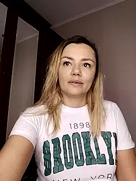 KrissSexi online show from October 2025 05:18:02 AM