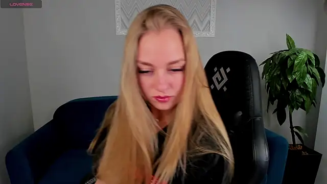 Snapshot of Barbie_Lis chatting on March 2025 12:37:02 AM Barbie Lis online show from March 2025 12:37:02 AM