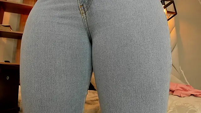 Snapshot of SakuraLee_ chatting on February 2025 07:48:02 PM SakuraLee online show from February 2025 07:48:02 PM