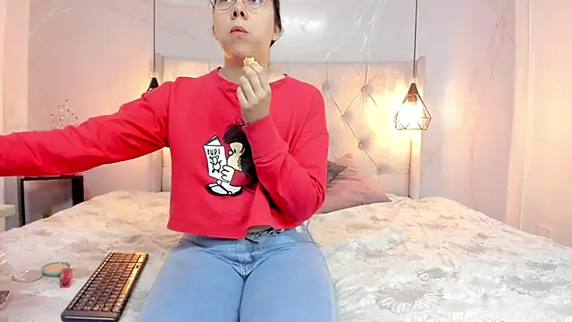 Snapshot of SakuraLee_ chatting on December 2025 01:50:02 PM SakuraLee online show from December 2025 01:50:02 PM