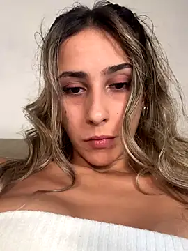 Chiara 2002 online show from October 2025 09:56:01 PM