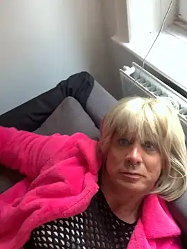 Snapshot of hoerige-masonutte chatting on October 2025 03:40:01 PM hoerige-masonutte online show from October 2025 03:40:01 PM