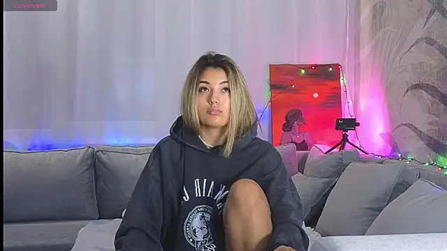 lily  foster online show from December 2024 06:49:01 PM