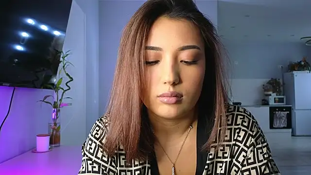 lily  foster online show from March 2025 05:32:02 AM