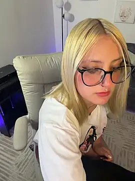 Megan lu2 online show from April 2026 03:31:02 AM