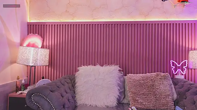 Emiily Scott1 online show from December 2024 01:02:02 PM