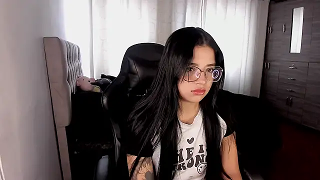 aliice walker  online show from February 2026 04:56:02 PM