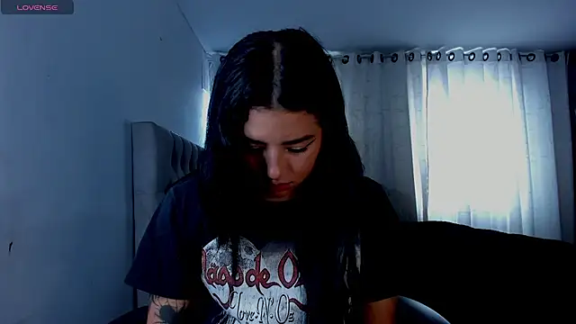 aliice walker  online show from April 2026 04:05:01 PM