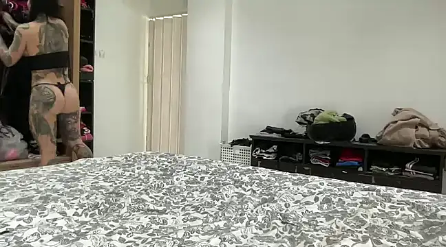 claudiacvc95 online show from December 2024 07:37:01 AM