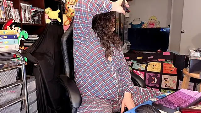 ShinyCherub online show from May 2026 11:53:02 PM