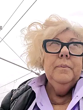 Snapshot of Merilulla chatting on January 2026 12:09:02 PM Merilulla online show from January 2026 12:09:02 PM