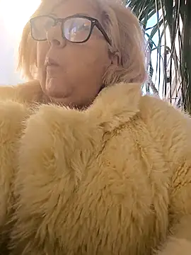 Snapshot of Merilulla chatting on February 2026 01:21:02 PM Merilulla online show from February 2026 01:21:02 PM