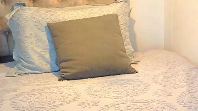 KeryHillson online show from November 2025 11:54:02 AM