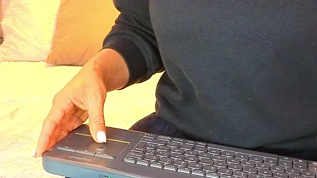 KeryHillson online show from November 2025 12:06:01 PM