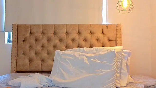 KeryHillson online show from April 2026 03:05:02 PM