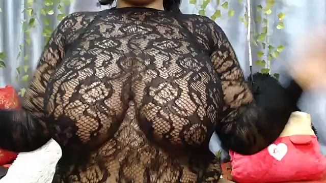 hotncurv8 online show from July 2026 12:11:01 PM