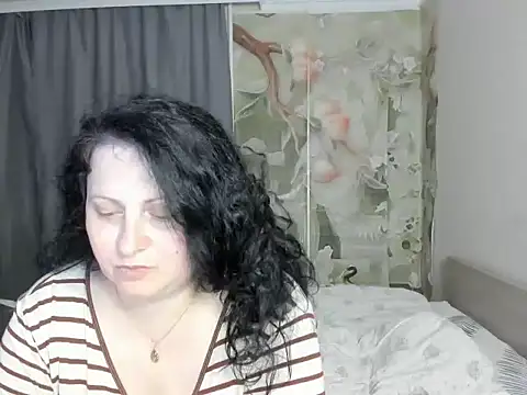 Snapshot of Lillian2 chatting on May 2026 06:24:01 PM Lillian2 online show from May 2026 06:24:01 PM