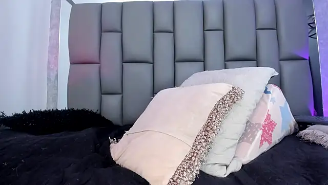  MiaBrown  online show from February 2025 06:19:01 PM