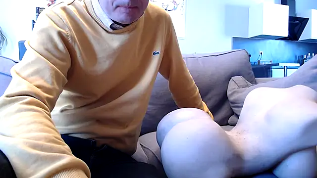 freddy0222222 online show from April 2026 11:06:01 AM