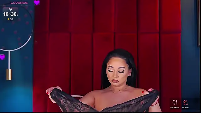 Snapshot of MadyLuxxx chatting on December 2025 08:04:02 PM MadyLuxxx online show from December 2025 08:04:02 PM