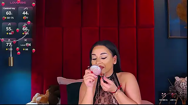 Snapshot of MadyLuxxx chatting on January 2026 07:05:02 PM MadyLuxxx online show from January 2026 07:05:02 PM