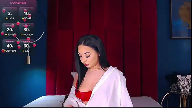 Snapshot of MadyLuxxx chatting on January 2026 08:03:02 PM MadyLuxxx online show from January 2026 08:03:02 PM